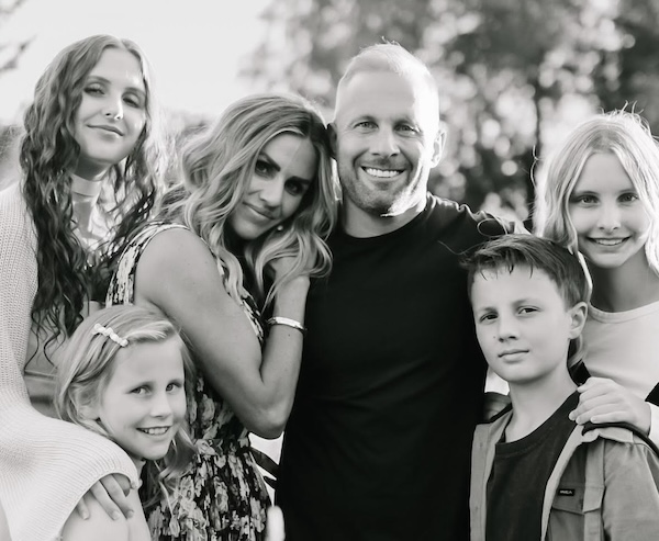 Picture of Dave Allred with his wife and four children.